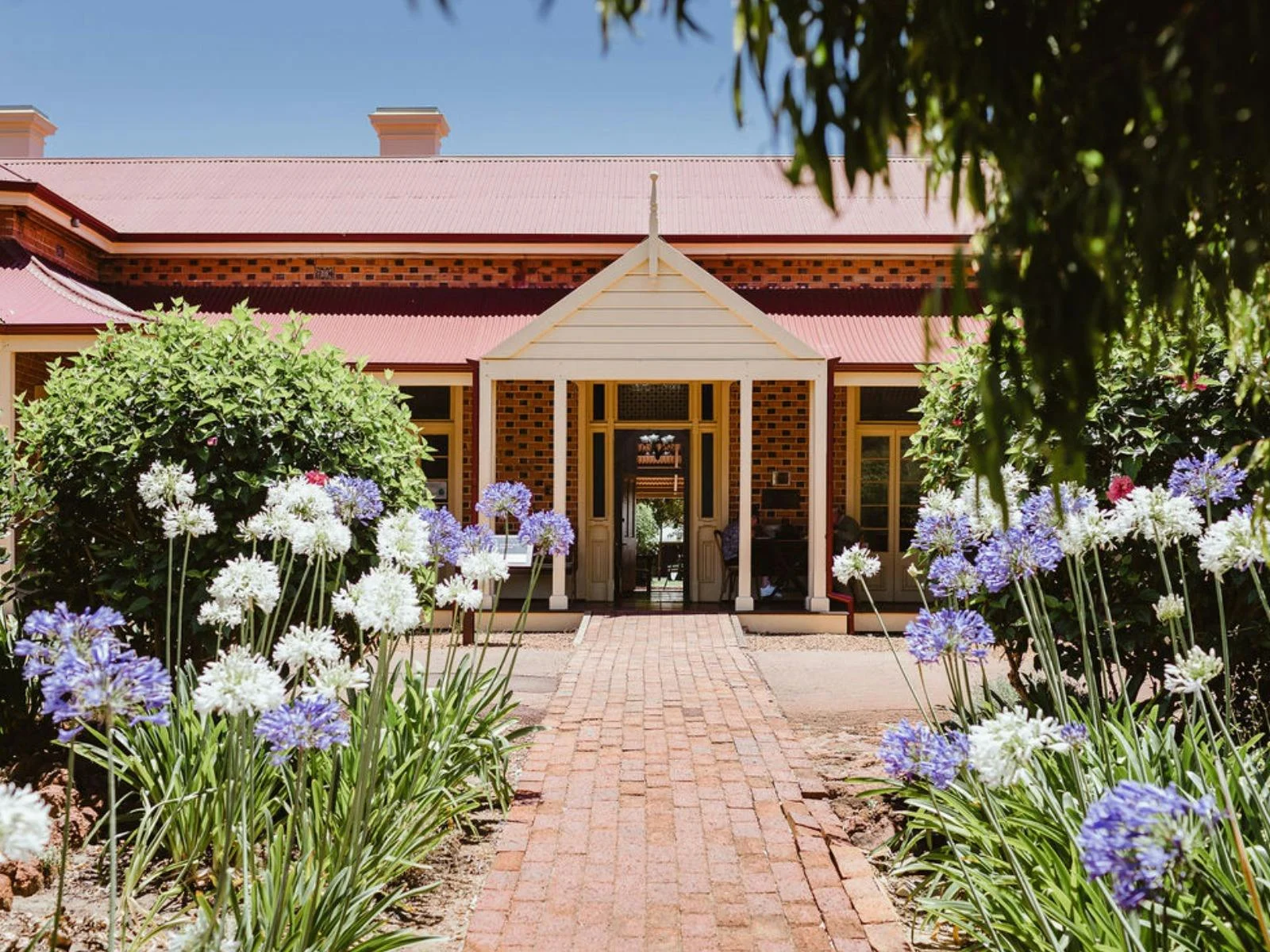 Wide image of Edenvale Homestead entryway