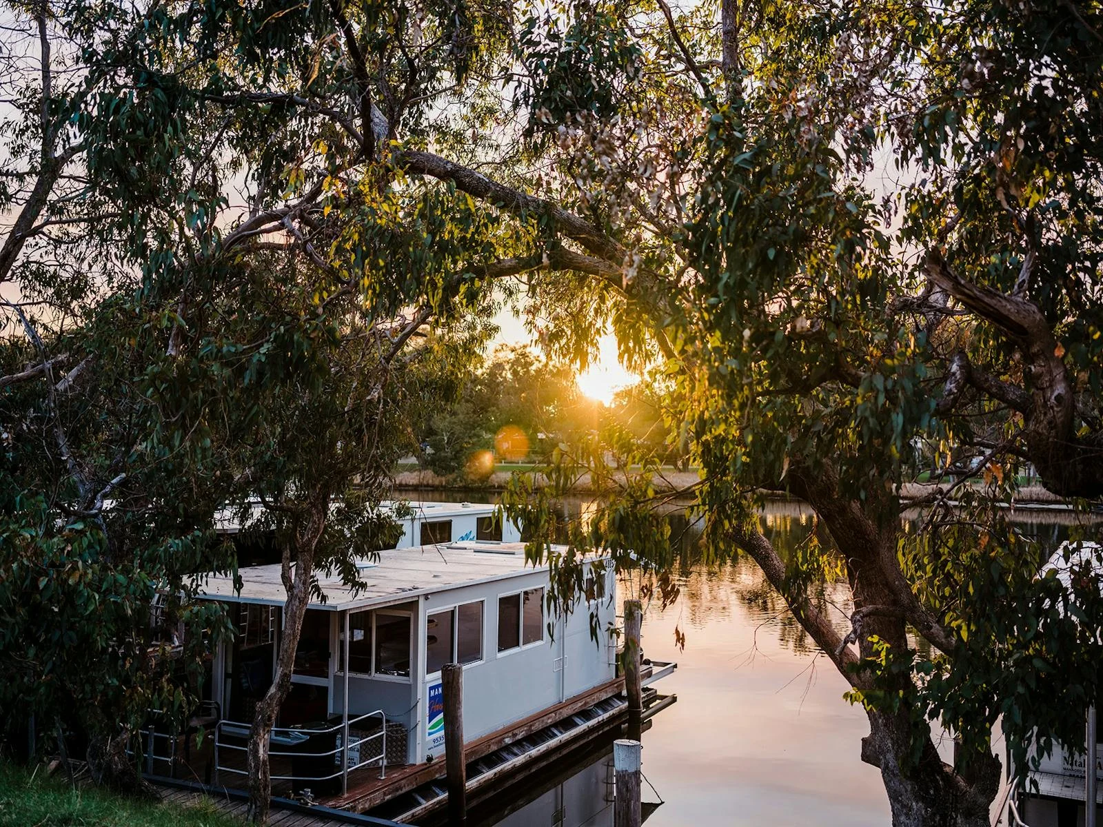 Houseboats at Ravenswood private jetty
