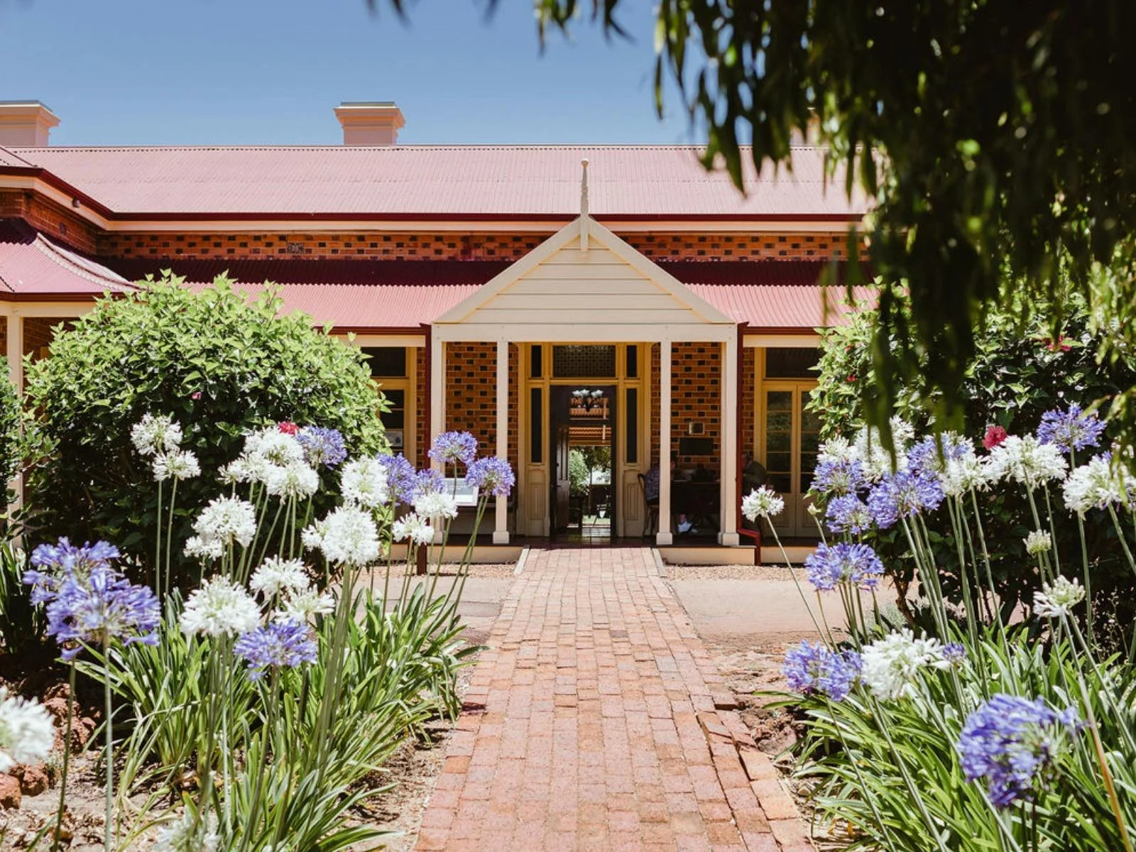 Wide image of Edenvale Homestead entryway