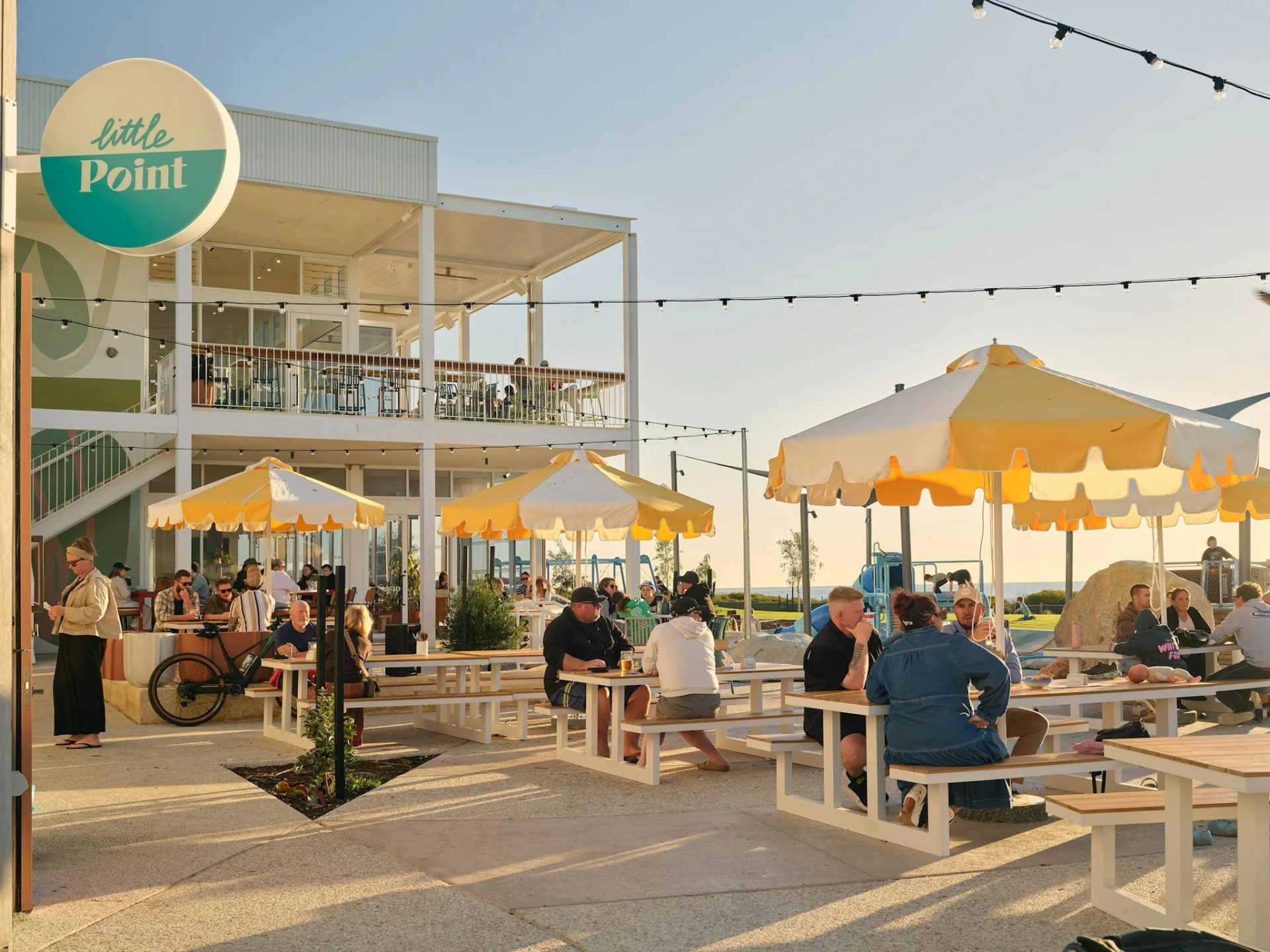 Little Point Kiosk offering coffee and food from 6AM daily.