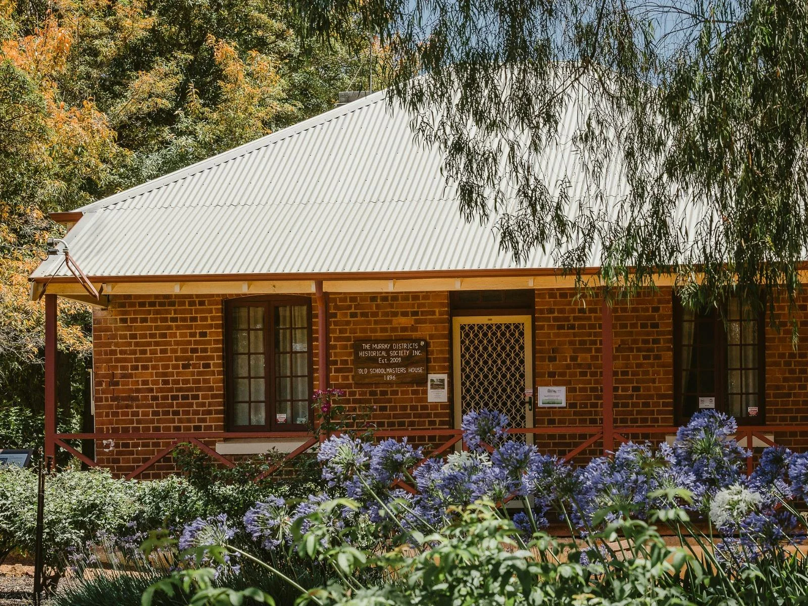 Old School Masters House which now houses the Murray District Historical Society